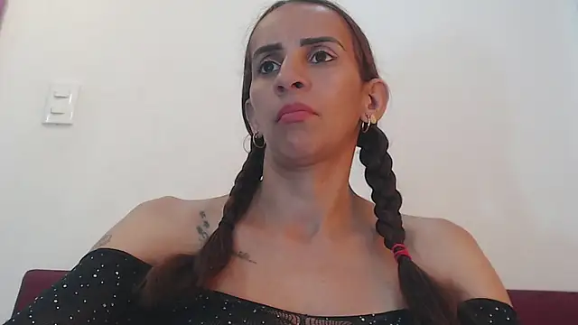 Amber Moore online show from 5, 12, 2025