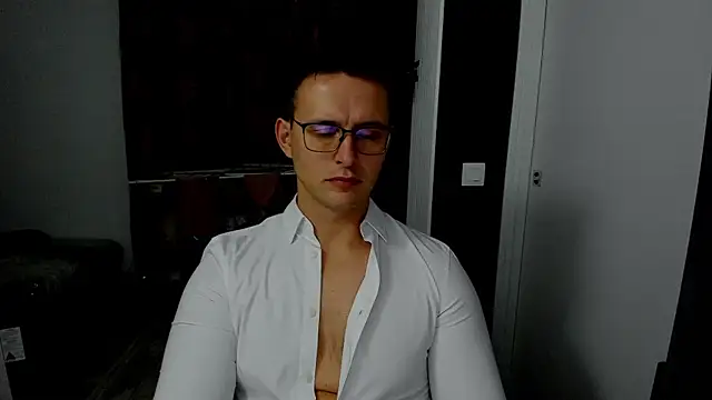 sexxymuscles4u online show from 12, 11, 2025