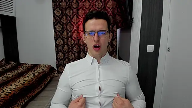sexxymuscles4u online show from 10, 3, 2025
