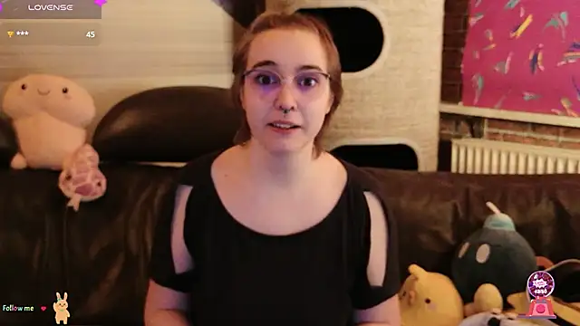 Snapshot of GamerGirl_Eve chatting on 15, 11, 2025 GamerGirl Eve online show from 15, 11, 2025