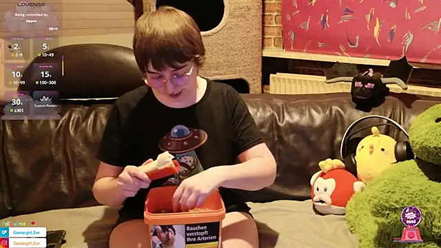 Snapshot of GamerGirl_Eve chatting on 11, 10, 2025 GamerGirl Eve online show from 11, 10, 2025