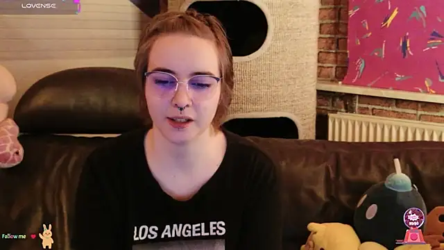 Snapshot of GamerGirl_Eve chatting on 16, 11, 2025 GamerGirl Eve online show from 16, 11, 2025