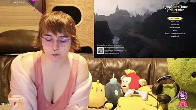 Snapshot of GamerGirl_Eve chatting on 11, 11, 2025 GamerGirl Eve online show from 11, 11, 2025