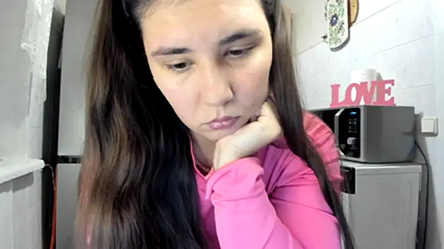 Snapshot of MiaMarrone chatting on 25, 11, 2025 MiaMarrone online show from 25, 11, 2025