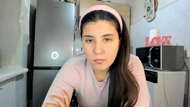 MiaMarrone online show from 19, 12, 2025