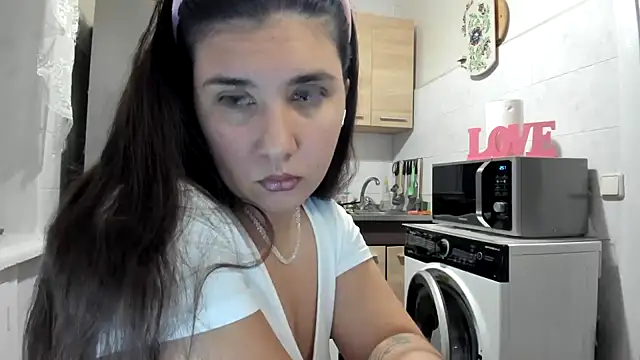 Snapshot of MiaMarrone chatting on 13, 11, 2025 MiaMarrone online show from 13, 11, 2025