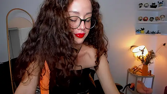 Cassandra Caiin online show from 25, 11, 2025