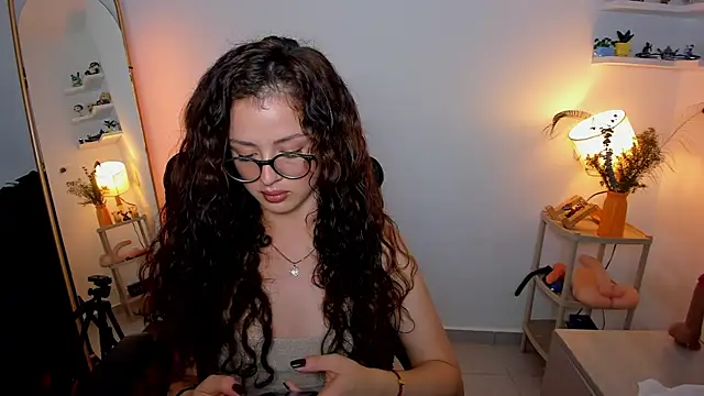 Cassandra Caiin online show from 16, 11, 2025