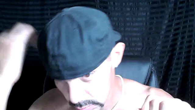 Snapshot of ThickD2C chatting on 13, 3, 2025 ThickD2C online show from 13, 3, 2025