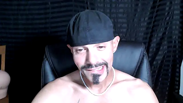 Snapshot of ThickD2C chatting on 15, 2, 2025 ThickD2C online show from 15, 2, 2025