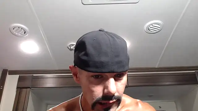 Snapshot of ThickD2C chatting on 11, 9, 2025 ThickD2C online show from 11, 9, 2025