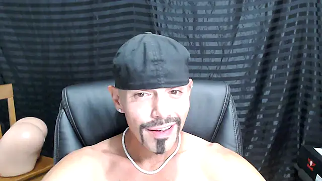 Snapshot of ThickD2C chatting on 2, 3, 2025 ThickD2C online show from 2, 3, 2025