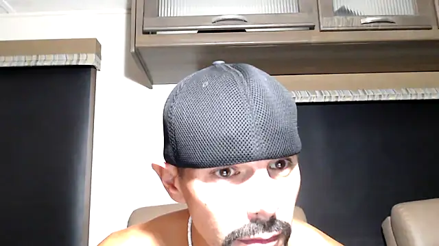 Snapshot of ThickD2C chatting on 17, 5, 2026 ThickD2C online show from 17, 5, 2026