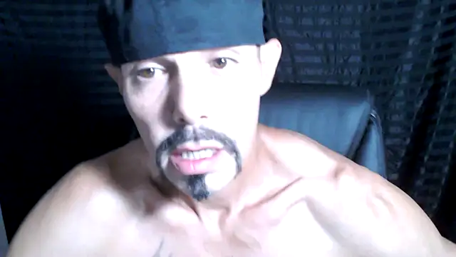 Snapshot of ThickD2C chatting on 22, 3, 2025 ThickD2C online show from 22, 3, 2025
