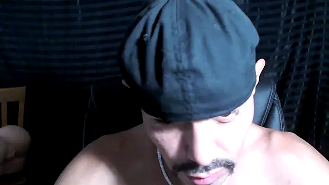 Snapshot of ThickD2C chatting on 8, 3, 2025 ThickD2C online show from 8, 3, 2025