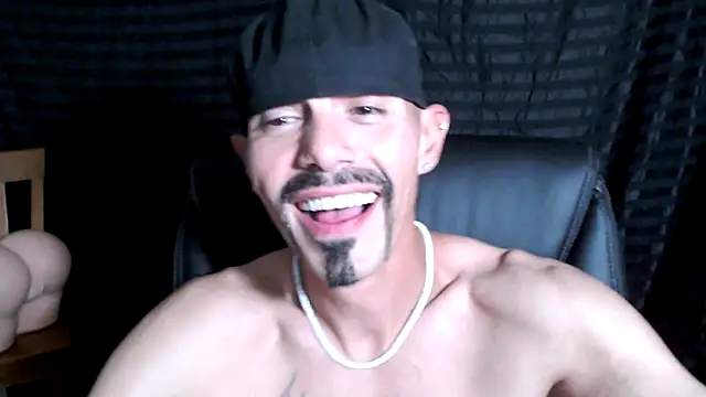 Snapshot of ThickD2C chatting on 20, 2, 2025 ThickD2C online show from 20, 2, 2025