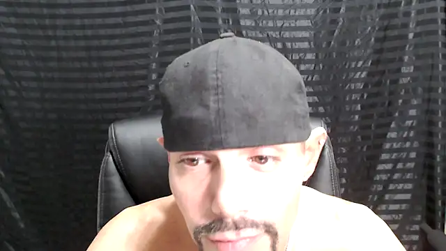 Snapshot of ThickD2C chatting on 16, 12, 2024 ThickD2C online show from 16, 12, 2024