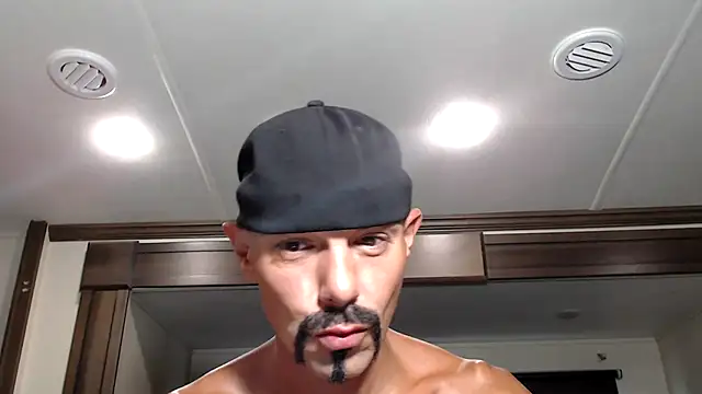 Snapshot of ThickD2C chatting on 28, 9, 2025 ThickD2C online show from 28, 9, 2025