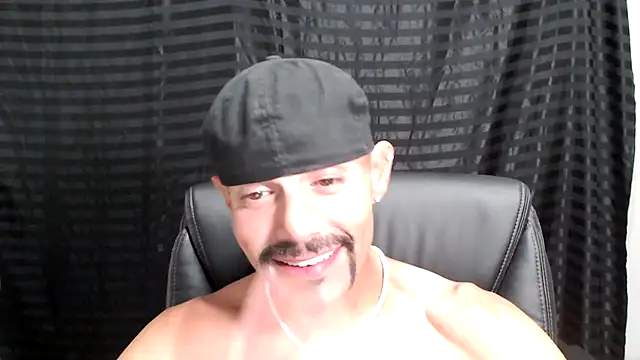 Snapshot of ThickD2C chatting on 24, 2, 2025 ThickD2C online show from 24, 2, 2025