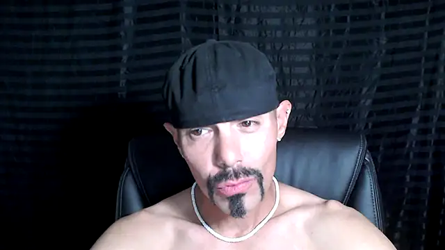 Snapshot of ThickD2C chatting on 11, 2, 2025 ThickD2C online show from 11, 2, 2025
