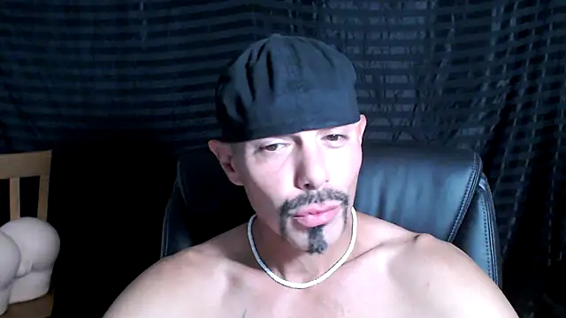 Snapshot of ThickD2C chatting on 7, 3, 2025 ThickD2C online show from 7, 3, 2025