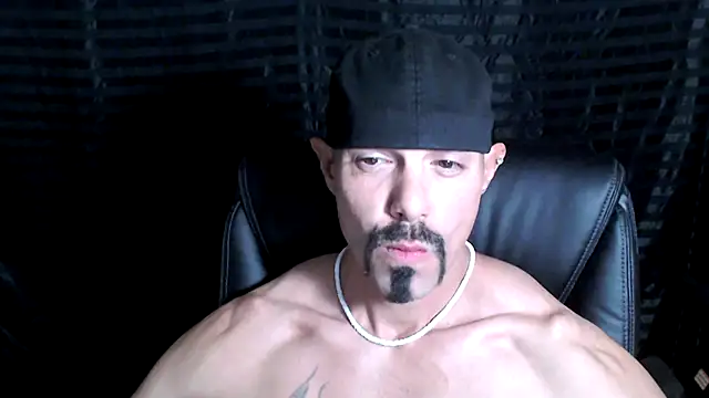 Snapshot of ThickD2C chatting on 4, 1, 2025 ThickD2C online show from 4, 1, 2025