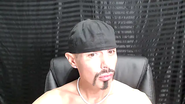 Snapshot of ThickD2C chatting on 13, 2, 2025 ThickD2C online show from 13, 2, 2025