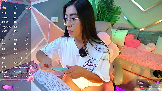 Snapshot of shanon- chatting on 12, 6, 2026 shanon- online show from 12, 6, 2026