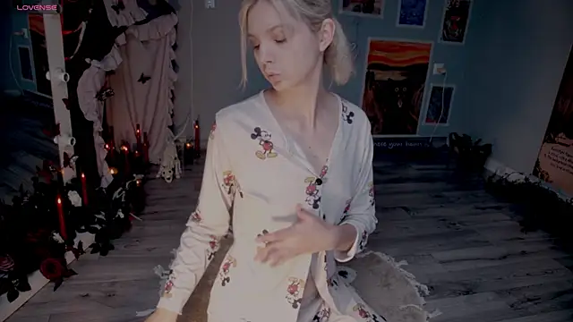 Careful i bite online show from 29, 10, 2025