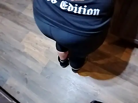 Snapshot of Makeyoucumallover chatting on 28, 10, 2025 Makeyoucumallover online show from 28, 10, 2025