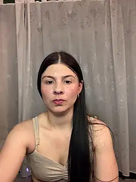 Estefani 32 online show from 6, 5, 2026