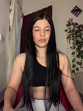Snapshot of Estefani_32 chatting on 8, 7, 2026 Estefani 32 online show from 8, 7, 2026
