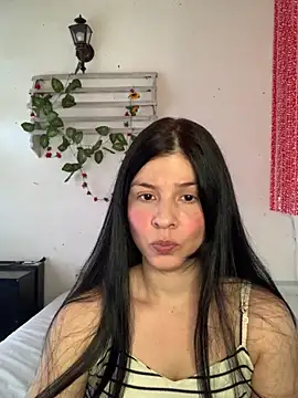 Estefani 32 online show from 6, 2, 2026