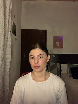 Snapshot of Estefani_32 chatting on 17, 7, 2026 Estefani 32 online show from 17, 7, 2026