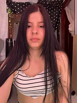 Snapshot of Estefani_32 chatting on 25, 6, 2026 Estefani 32 online show from 25, 6, 2026