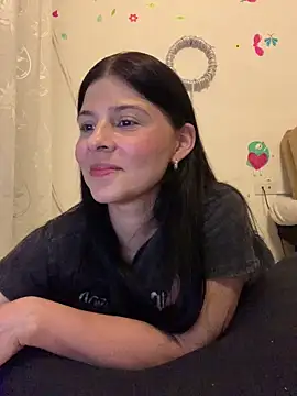 Estefani 32 online show from 13, 4, 2026