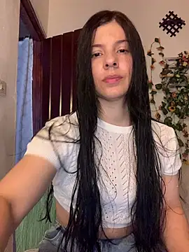 Snapshot of Estefani_32 chatting on 11, 7, 2026 Estefani 32 online show from 11, 7, 2026