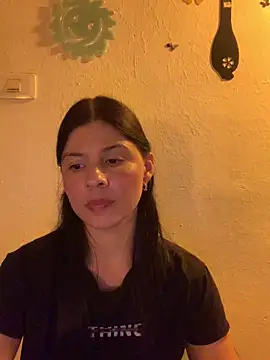 Estefani 32 online show from 4, 6, 2026