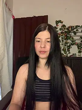 Snapshot of Estefani_32 chatting on 3, 7, 2026 Estefani 32 online show from 3, 7, 2026