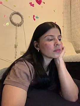 Estefani 32 online show from 10, 4, 2026