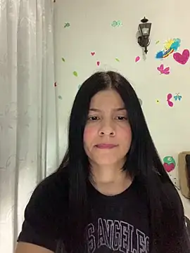Estefani 32 online show from 5, 5, 2026