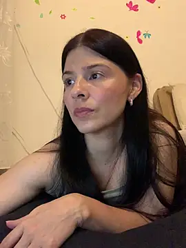 Estefani 32 online show from 11, 4, 2026