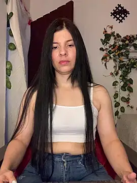 Snapshot of Estefani_32 chatting on 10, 7, 2026 Estefani 32 online show from 10, 7, 2026