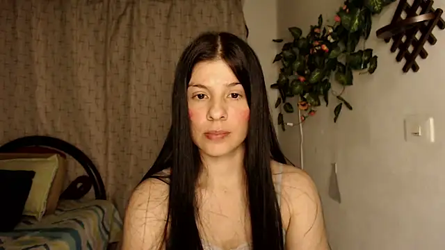 Snapshot of Estefani_32 chatting on 27, 10, 2025 Estefani 32 online show from 27, 10, 2025