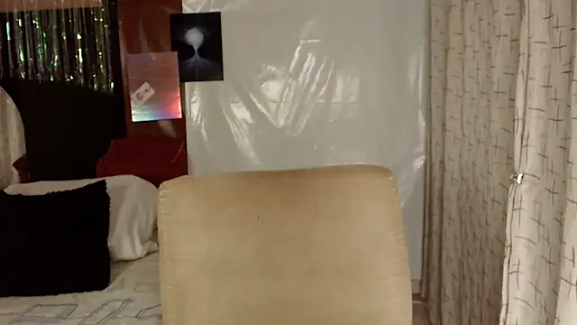 Snapshot of Estefani_32 chatting on 10, 11, 2025 Estefani 32 online show from 10, 11, 2025