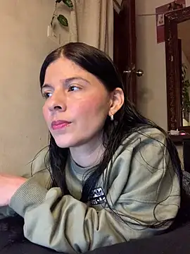 Estefani 32 online show from 17, 4, 2026