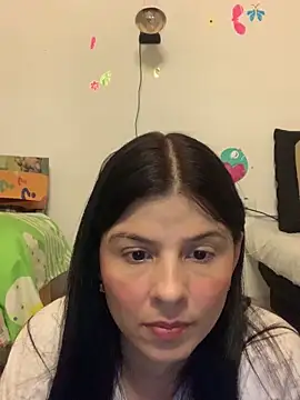 Estefani 32 online show from 1, 5, 2026