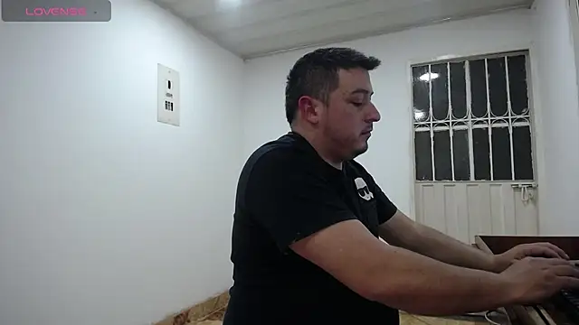Snapshot of antonycruz chatting on 4, 5, 2026 antonycruz online show from 4, 5, 2026