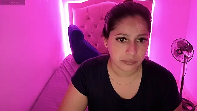 Nazlyy30 online show from 4, 10, 2025