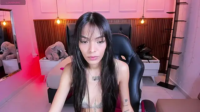 AMELIELEONE online show from 10, 11, 2025